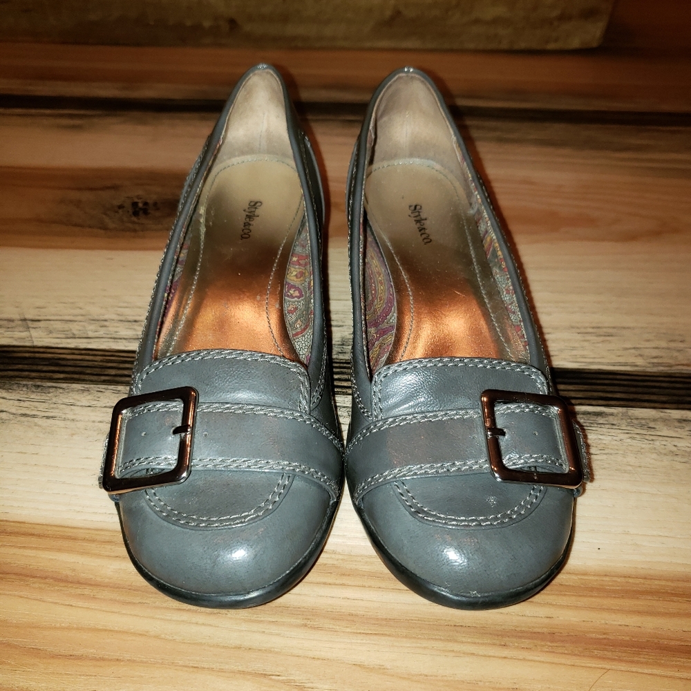Style and Co Size 6.  Gray Flats EUC
